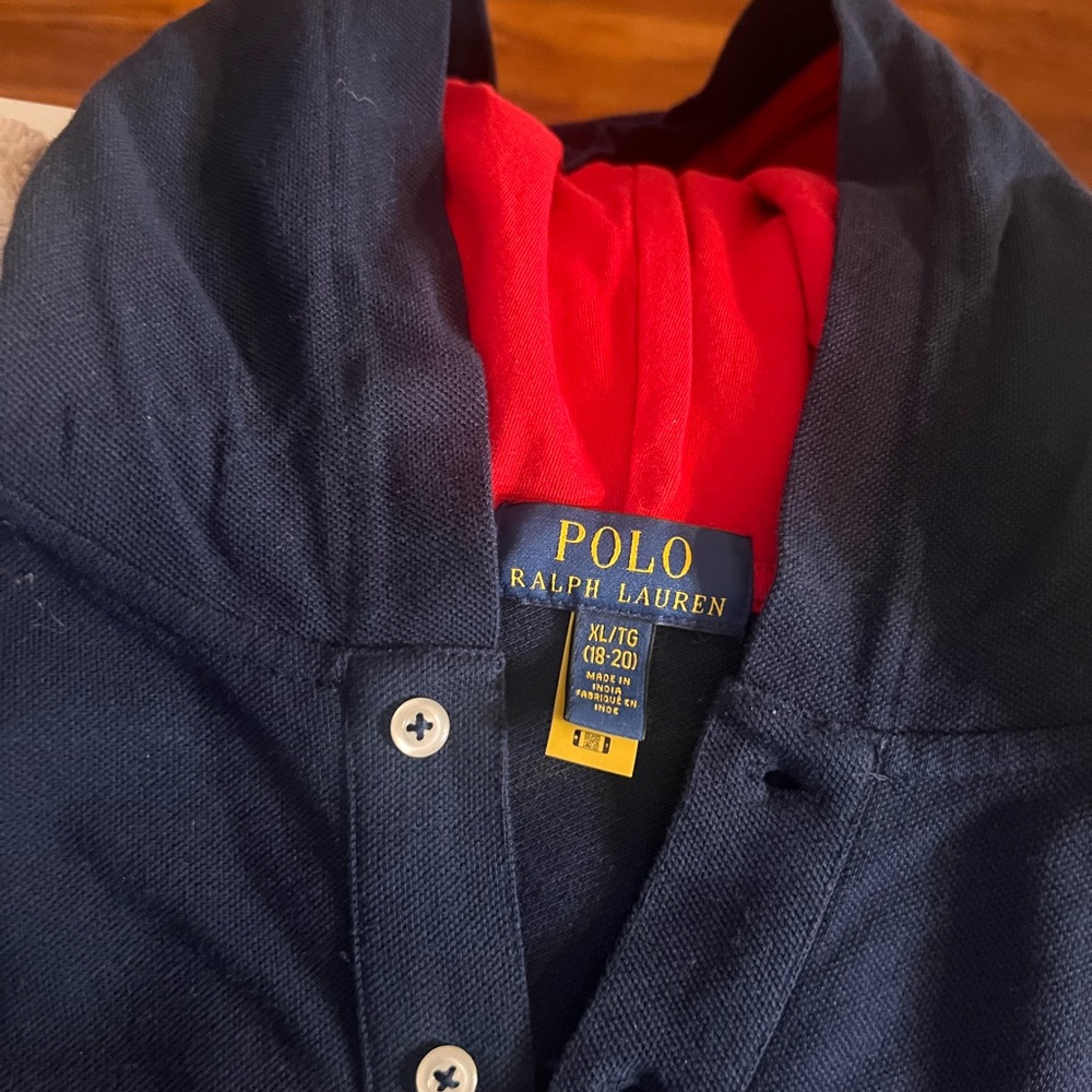 Polo - Picture 2 of 3